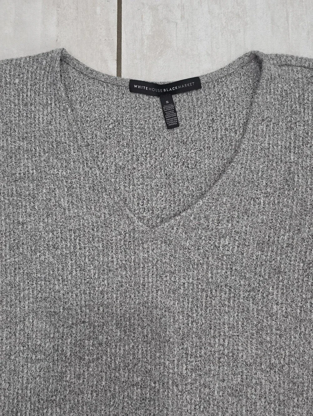 WHITE HOUSE BLACK MARKET Gray Ribbed V-Neck Sweater with Tiered Ruffle Sleeves